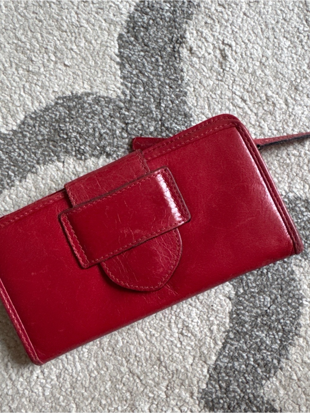 Tano Red Leather Wallet with Magnetic Closure